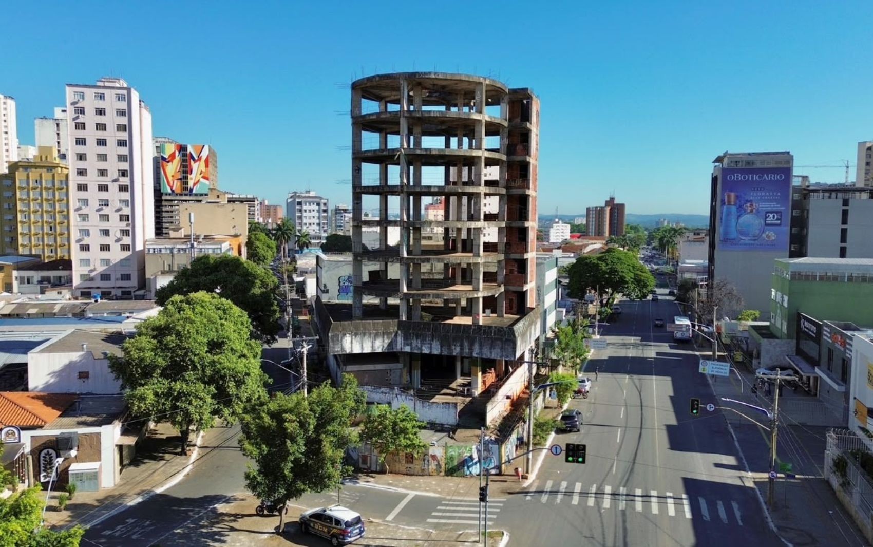 Redondo do Araguaia: prédio inacabado há cerca de 25 anos deve ter obra retomada e virar apartamento de aluguel, diz prefeitura