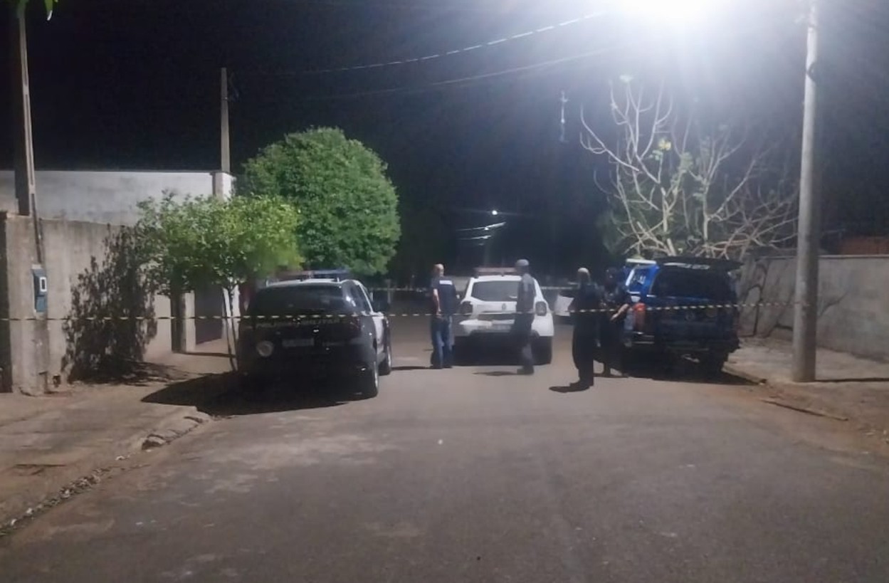 Mulher mata companheiro a facadas no interior de SP; filho de 9 anos ligou para a Polícia