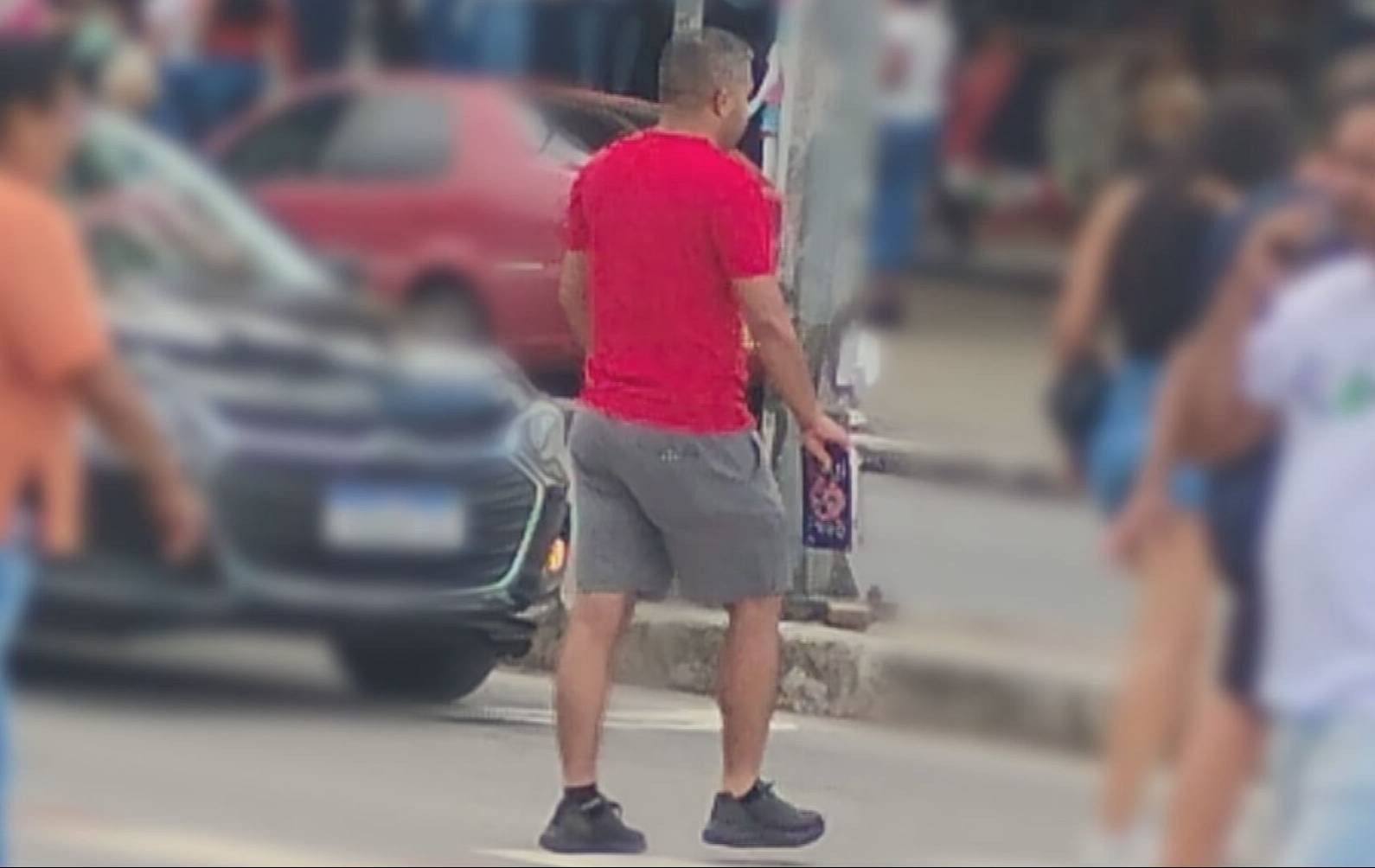 Homem é preso em feira após filmar mulheres sem autorização para vender imagens em aplicativo