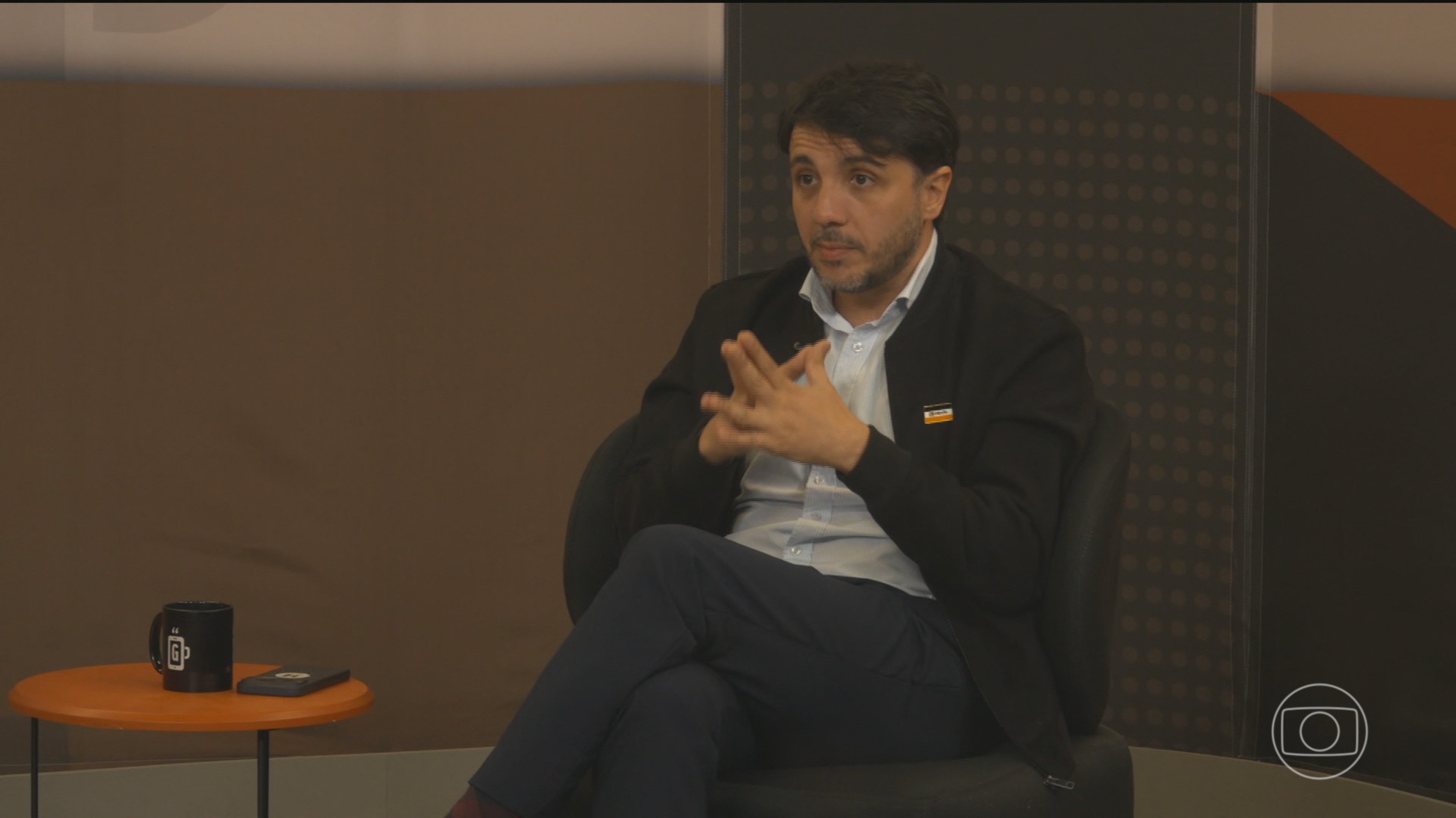 Renan Santos, candidato do Missão à Presidência, participa de entrevistas São Paulo