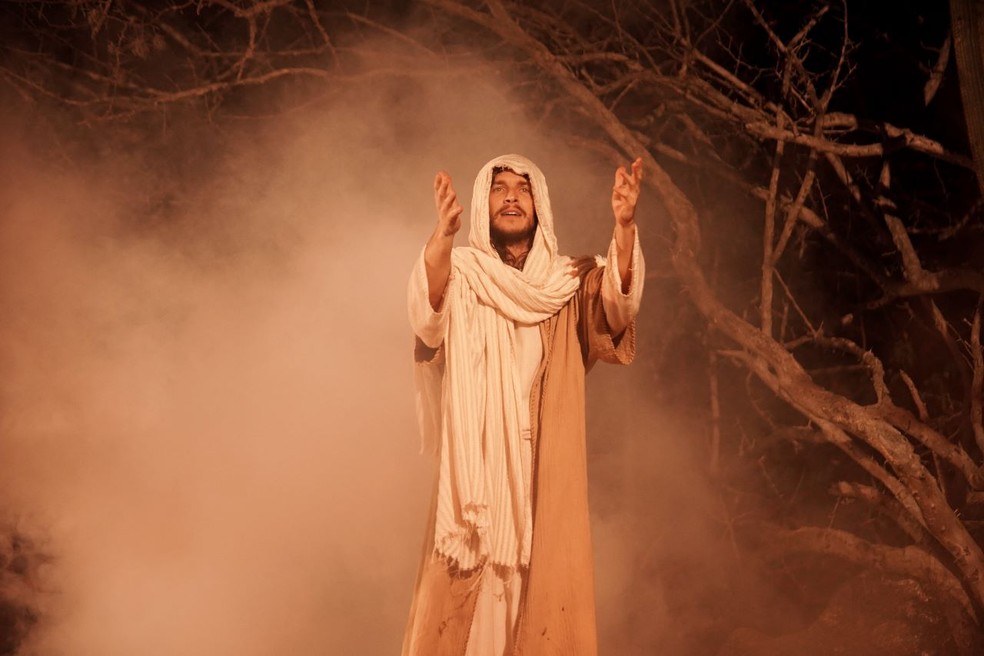 Klebber Toledo vive Jesus na Paixão de Cristo de Nova Jerusalém — Foto: Kennel Rogis
