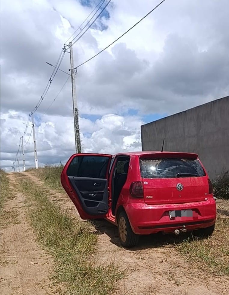 Duas pessoas morrem intoxicadas após inalar gases acidentalmente dentro de carro no interior de Alagoas