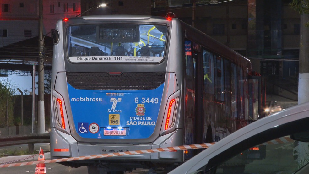 Gari de 44 anos morreu atropelado por ônibus na Avenida Interlagos, Zona Sul de SP — Foto: TV Globo