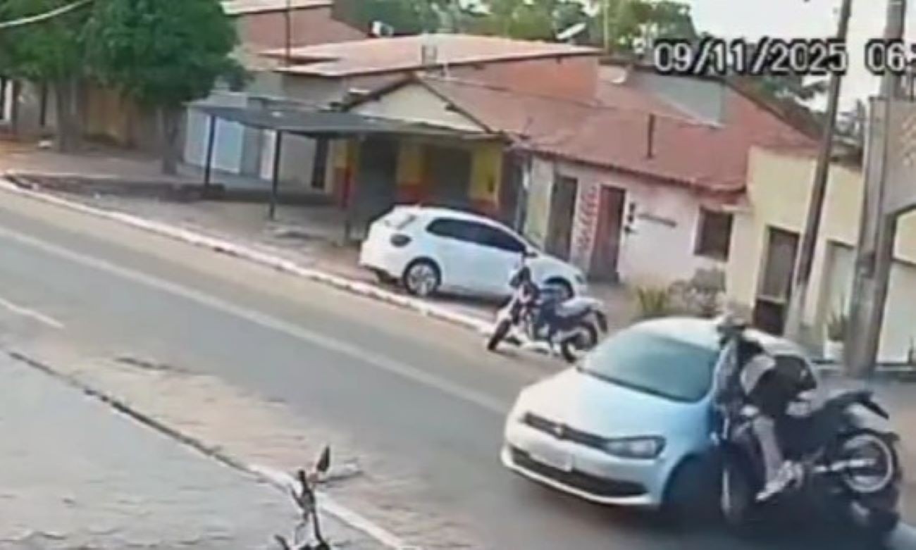 VÍDEO: motociclista é arremessado após colisão com carro no interior do MA