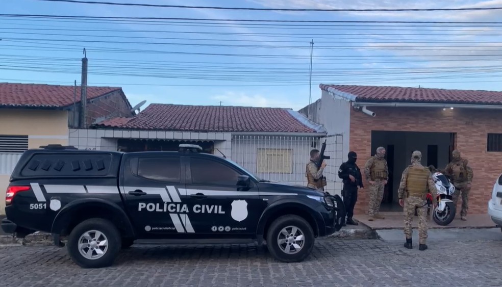 Policial militar e outras 6 pessoas são presas são presas suspeitas de integrarem grupo de extermínio — Foto: Polícia Civil