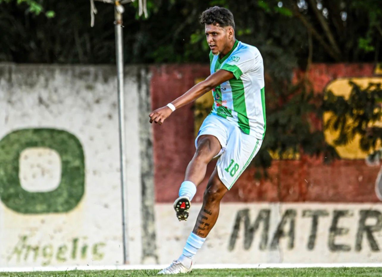 Jogador de futebol amador é morto a tiros dentro de casa no sul da Bahia 