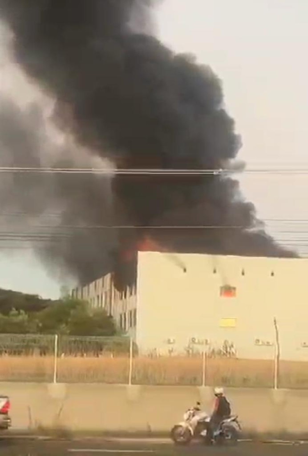 Incêndio em Palmas: vídeo mostra o avanço das chamas com as