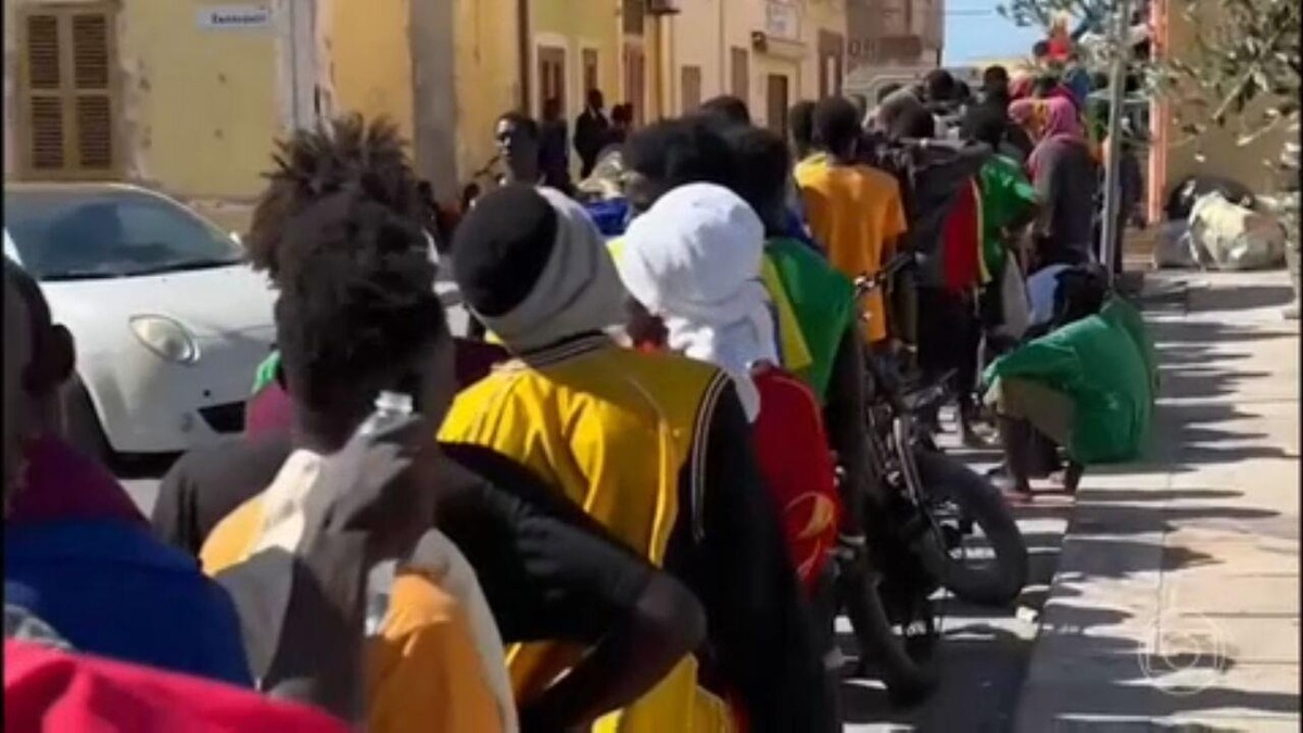 Un afflusso di immigrati dal Nord Africa raddoppia la popolazione dell’isola italiana di Lampedusa  Quotidiano nazionale