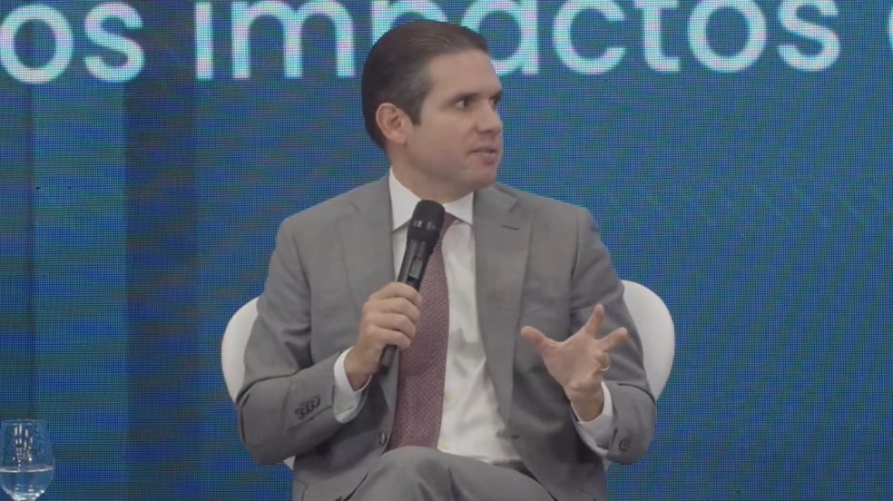 O presidente da Câmara, deputado Hugo Motta, em evento dos jornais 'O Globo' e 'Valor Econômico' — Foto: Reprodução/YouTube