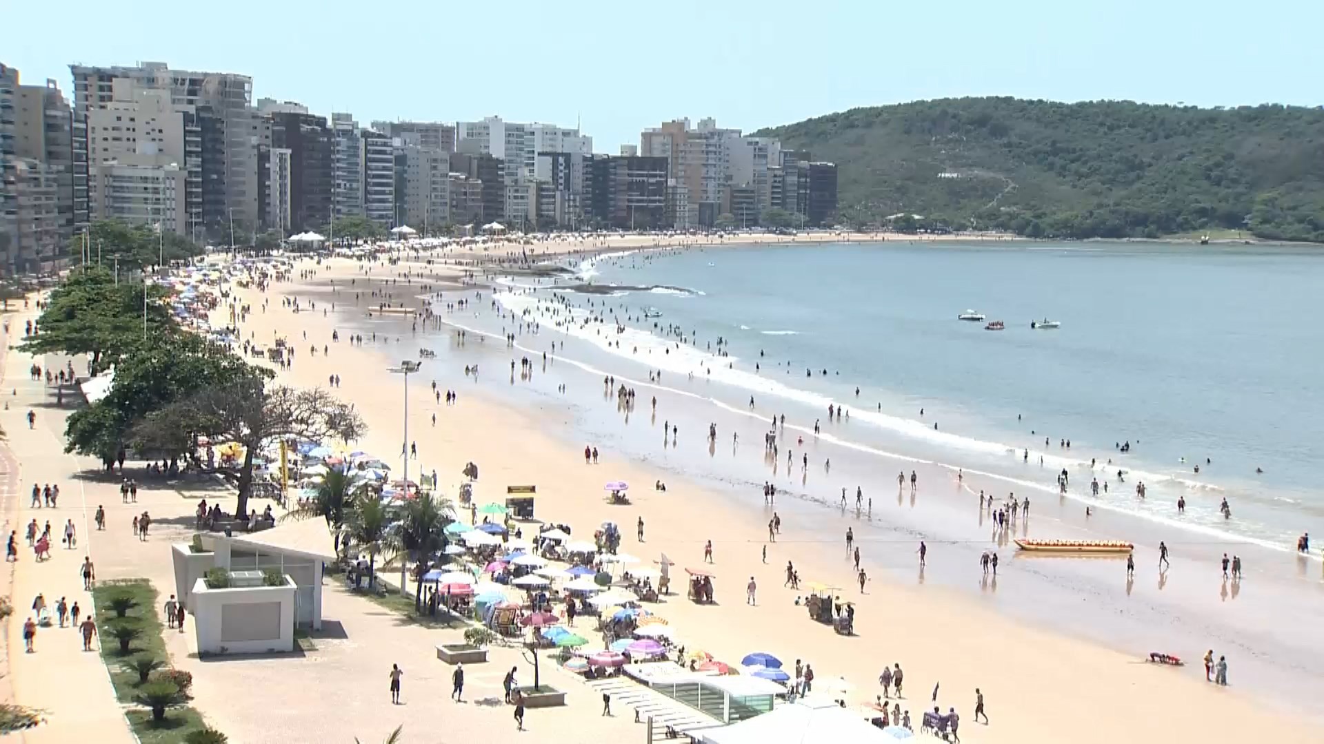 Areia preta terapêutica, navios naufragados e bolinho de aipim gigante: conheça 10 curiosidades de Guarapari