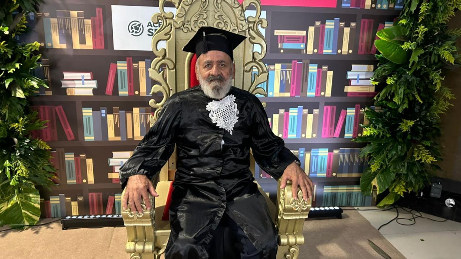 Homem conclui alfabetização aos 67 anos após infância trabalhando em circo no PI: 'Voltar a estudar me fez sentir vivo'