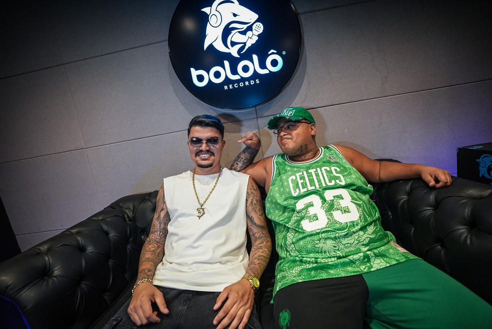 "Posso Até Não te Dar Flores", de Japa NK, é o primeiro lançamento da Bololô Records, gravadora chefiada por MC Ryan SP. — Foto: Fábio Tito/g1