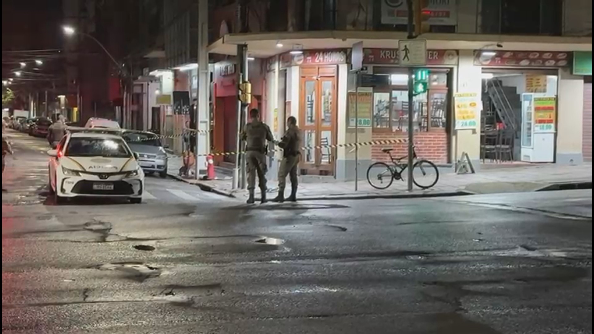 Advogado é morto e outro baleado após discussão em bar no Centro de Porto Alegre, diz polícia