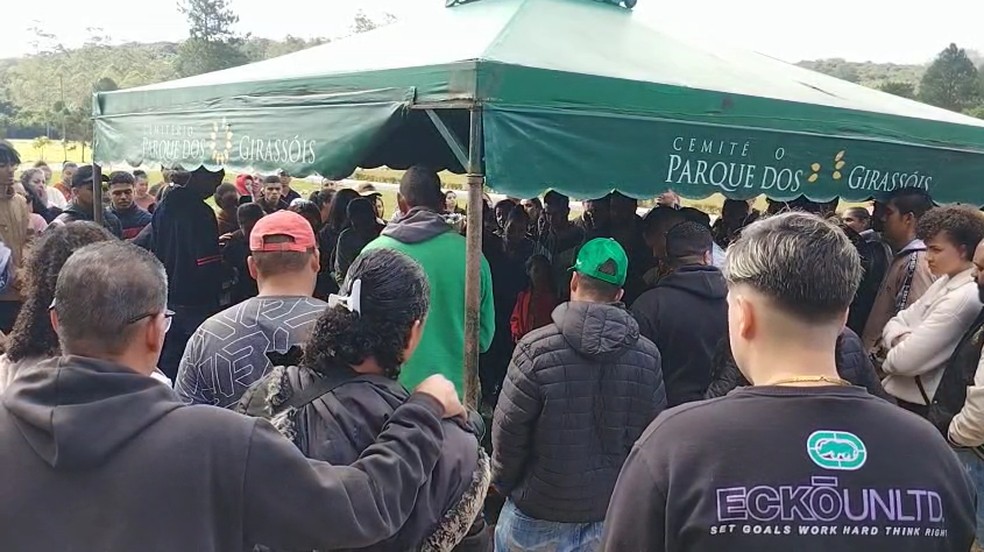 No velório, realizado no domingo (6), em Parelheiros, amigos da igreja cantaram e homenagearam o marceneiro. — Foto: Arquivo pessoal