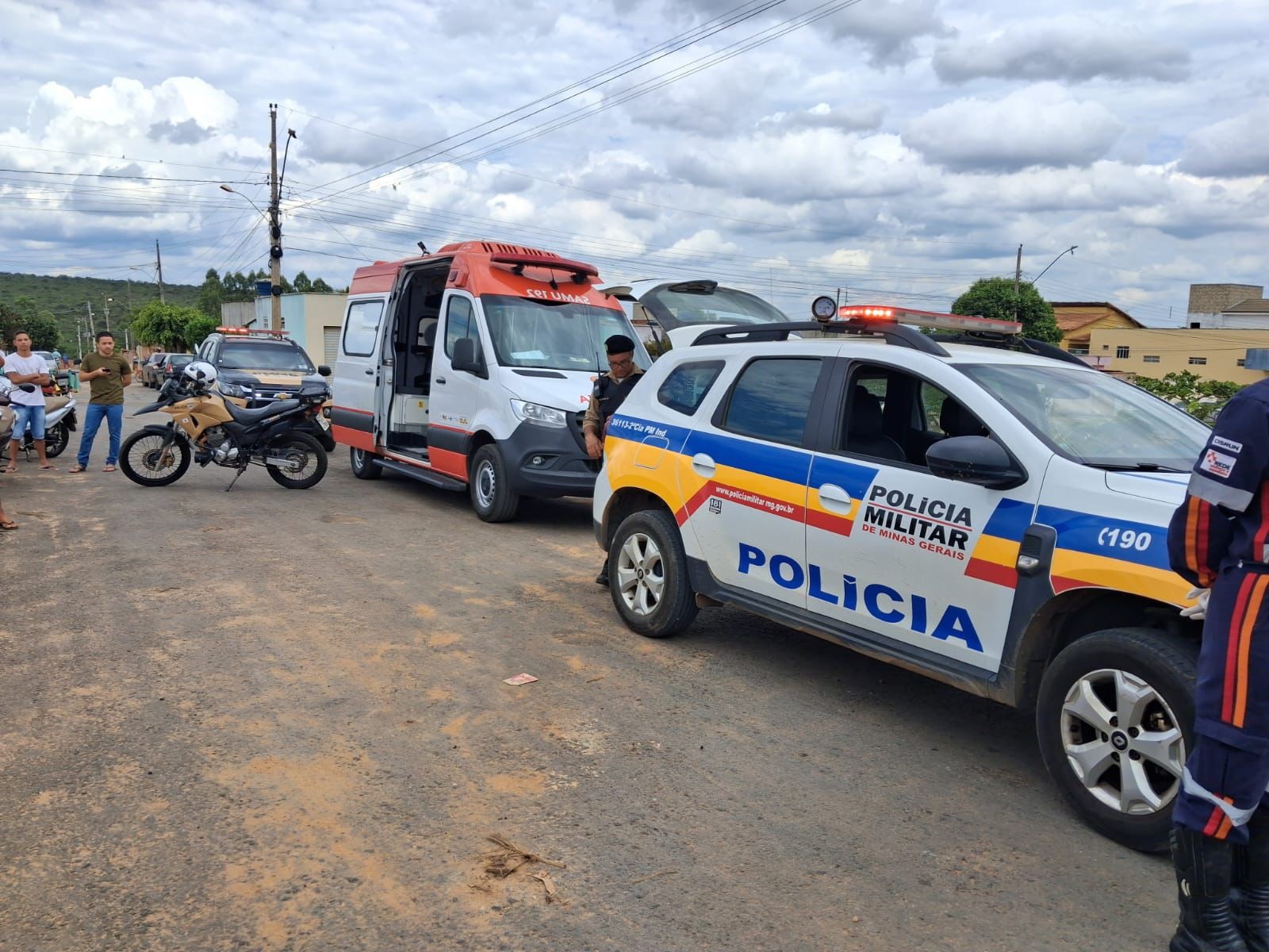 Vídeo mostra momento em que motociclista atinge caminhão em avenida de Taiobeiras