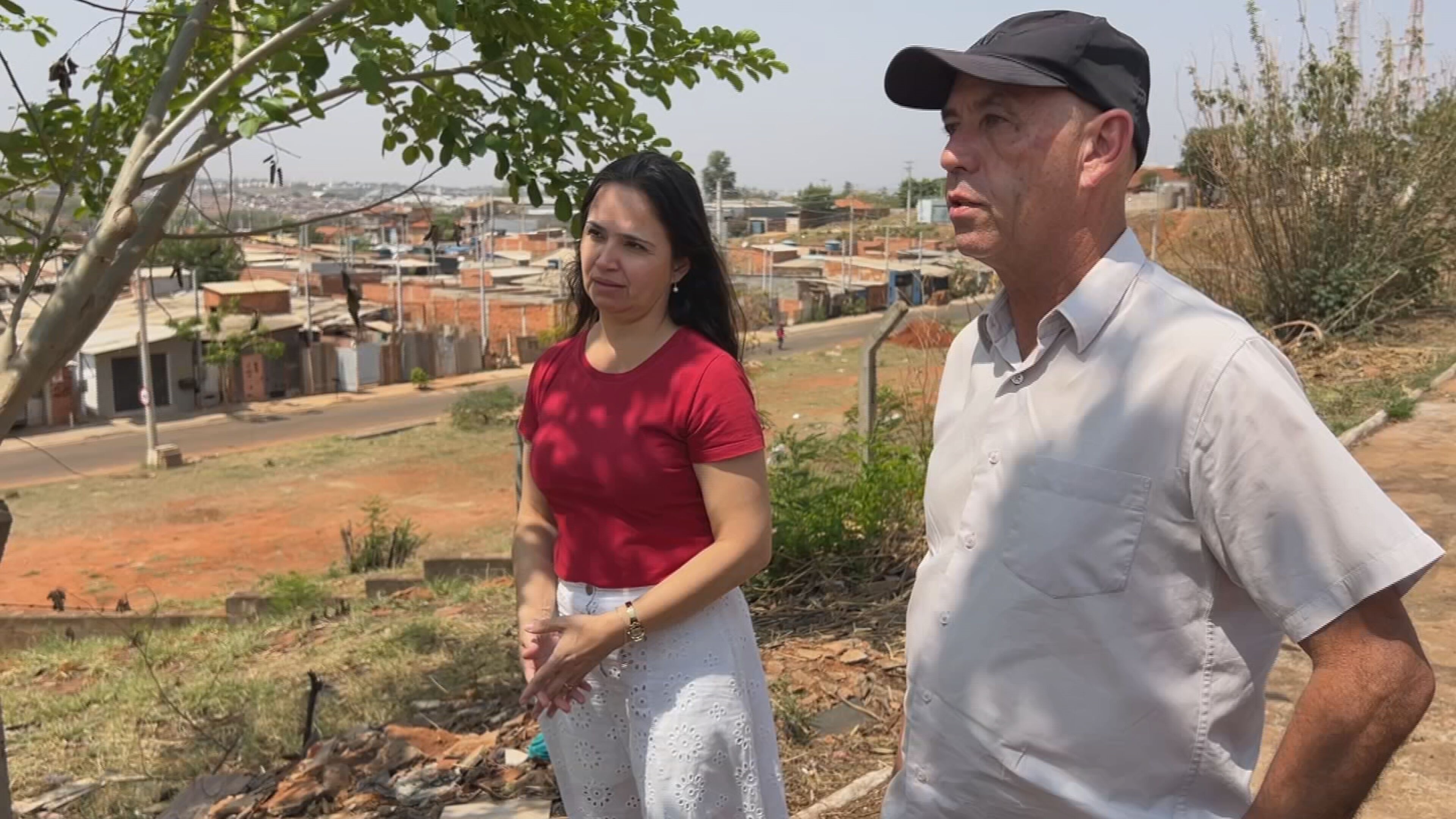 Candidata à Prefeitura de Bauru, Chiara Ranieri visita Cemitério Cristo Rei e promete melhorias na segurança do local