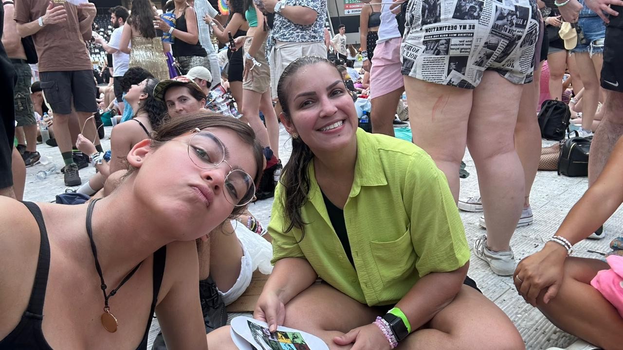 ‘Em choque’, diz mãe que levou filha de Cuiabá para assistir a show de Taylor Swift que foi adiado