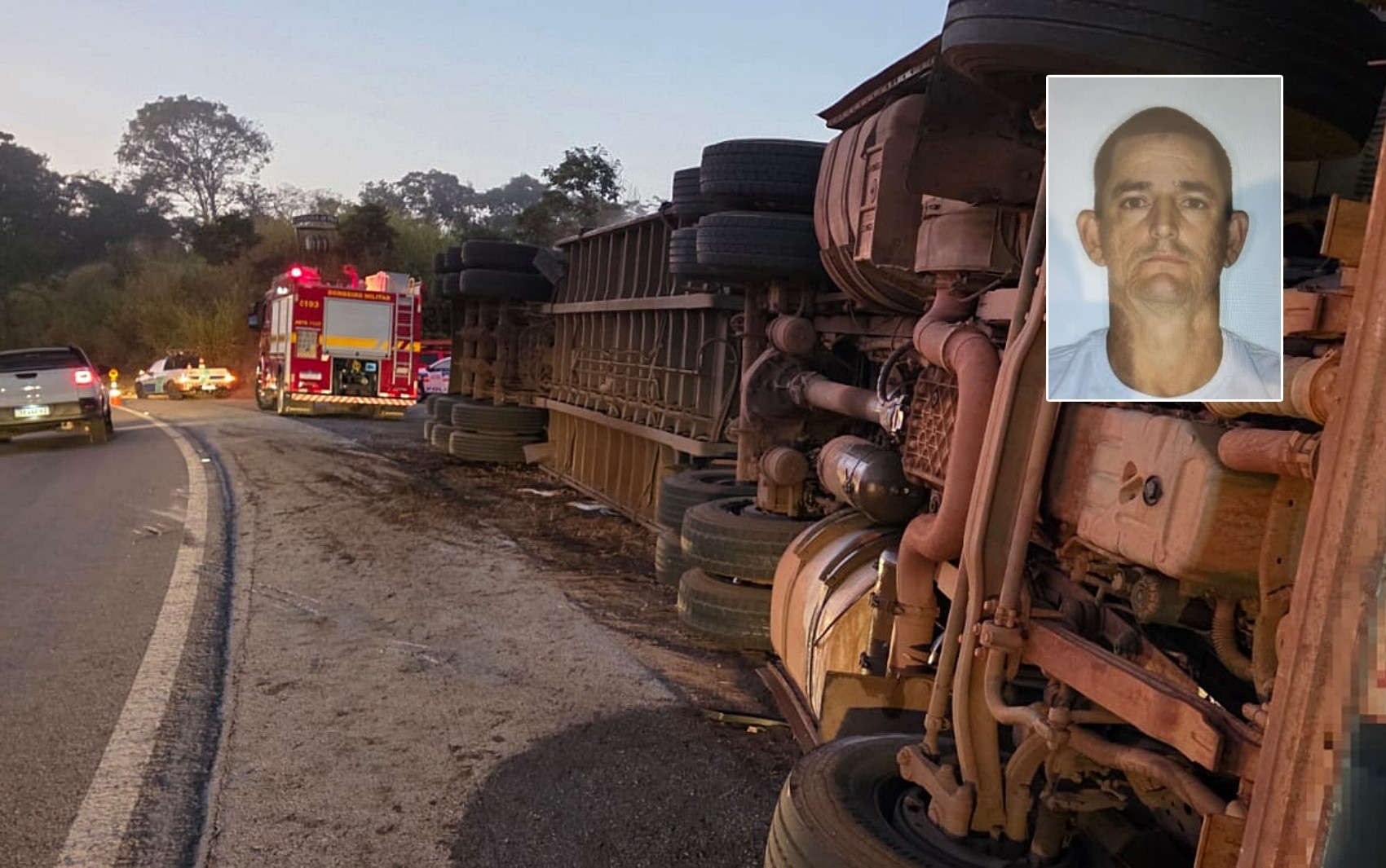 Motorista morre após caminhão com bovinos tombar na MGC-491, em Paraguaçu