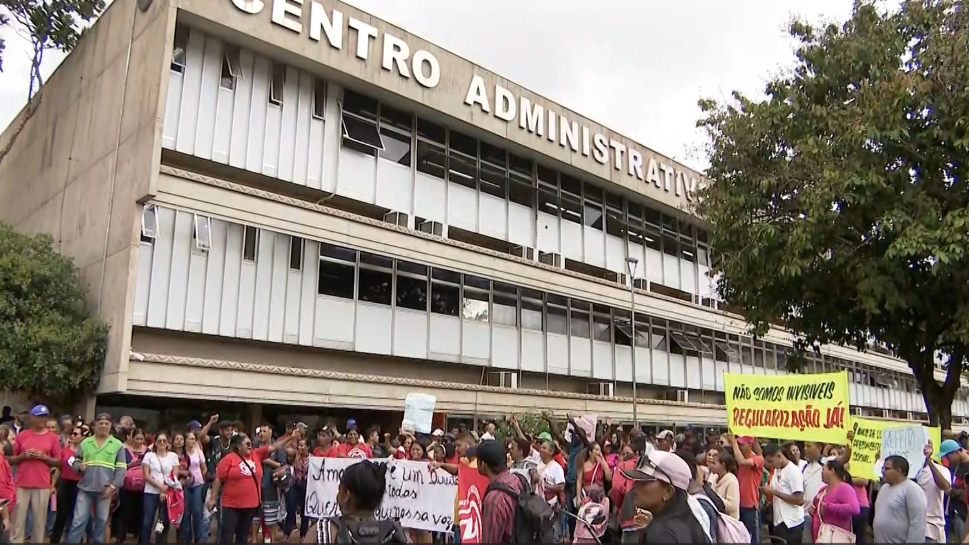 VÍDEO: Famílias da Ocupação Fidel Castro protestam por regularização da área em Uberlândia