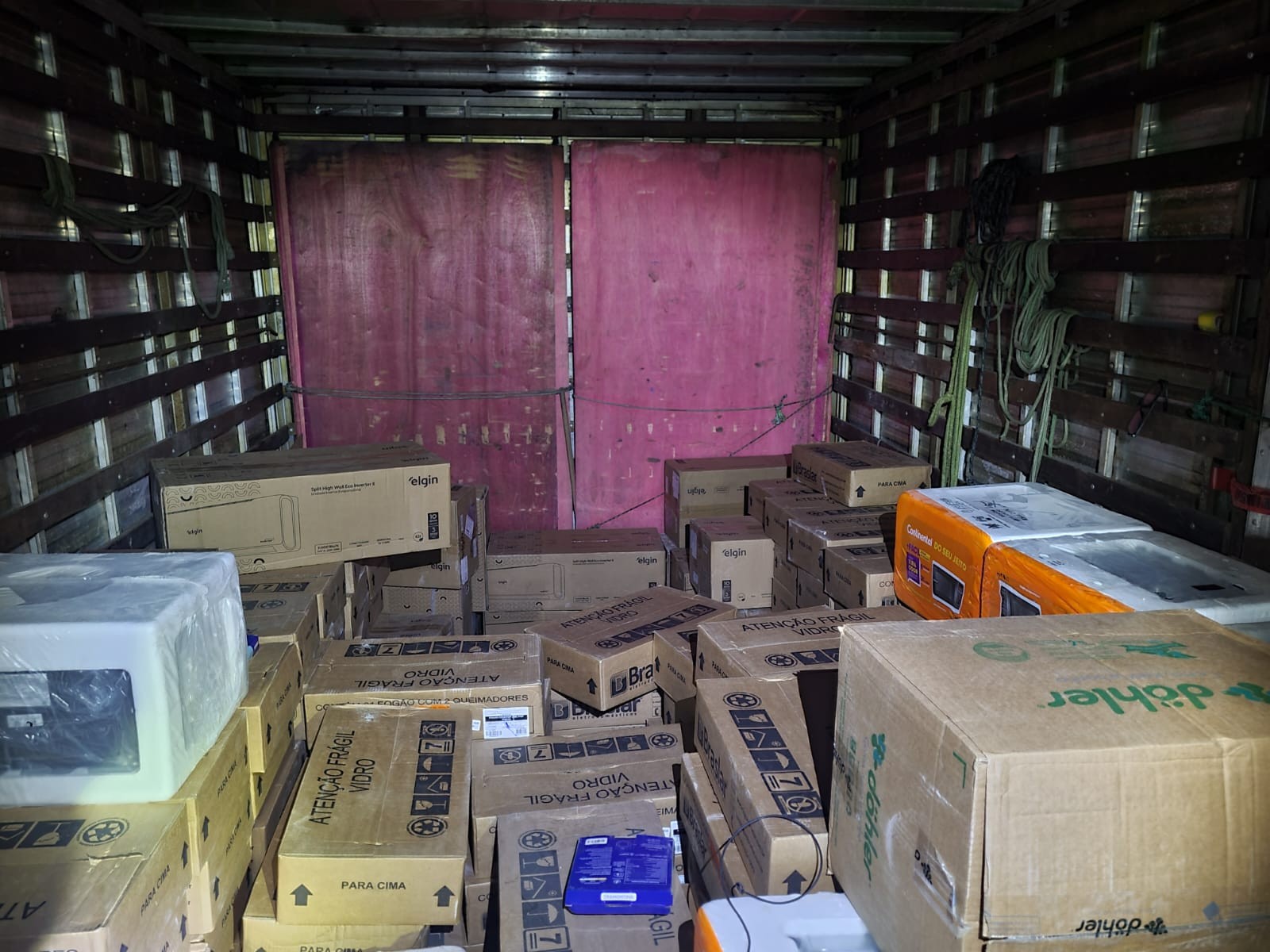 Carga de eletrodomésticos é roubada e suspeitos acabam presos em Icoaraci 