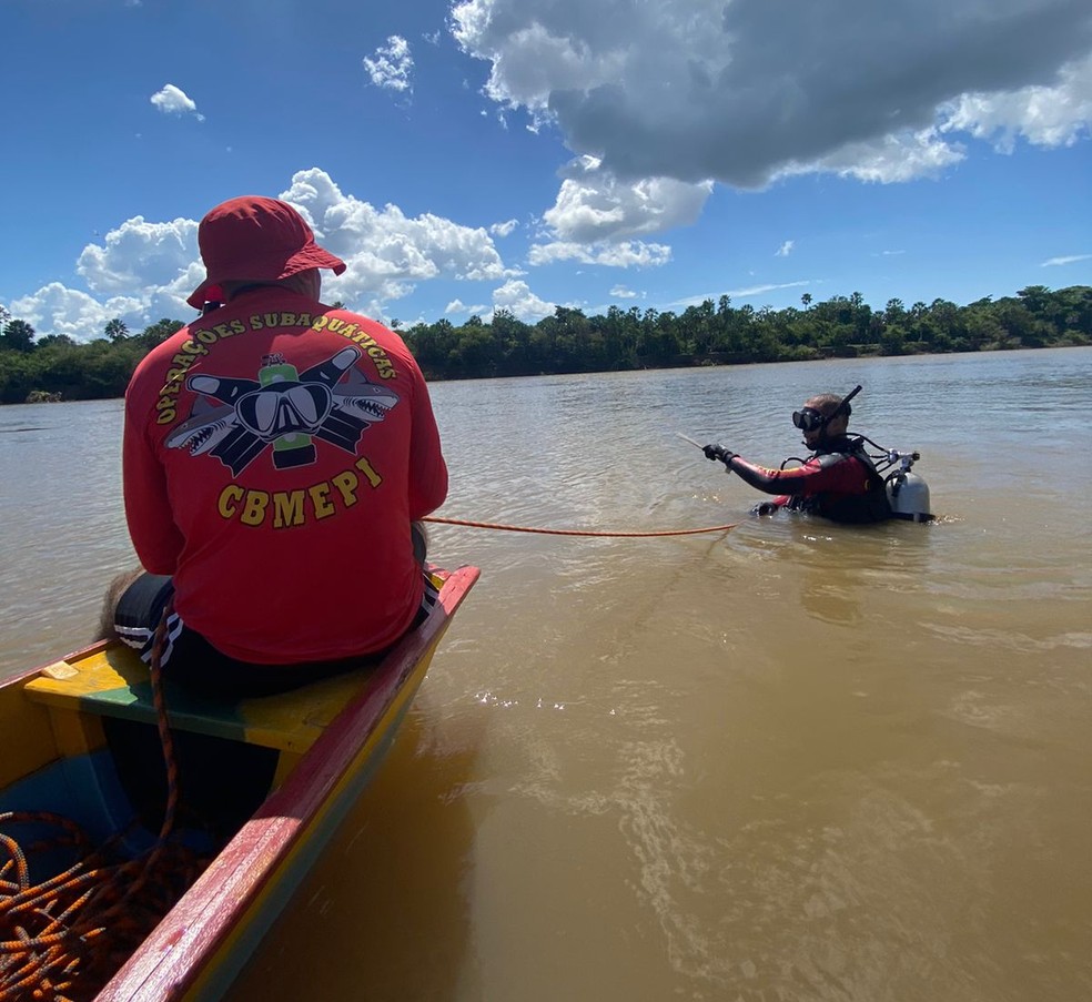 Bombeiros fazem buscas por homem que desapareceu em rio no litoral do Piauí — Foto: Divulgação/CBMEPI