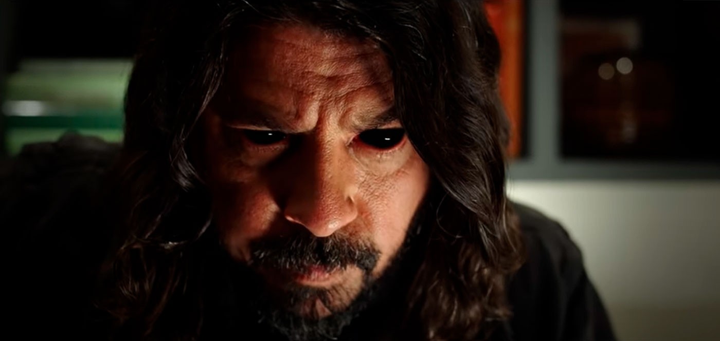 Dave Grohl revela ter feito 430 sessões de terapia para lidar com traição e 'vício em conquistas'