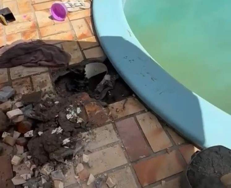 Criança de 2 anos é resgatada após ficar presa em reservatório de piscina em Bombinhas, SC