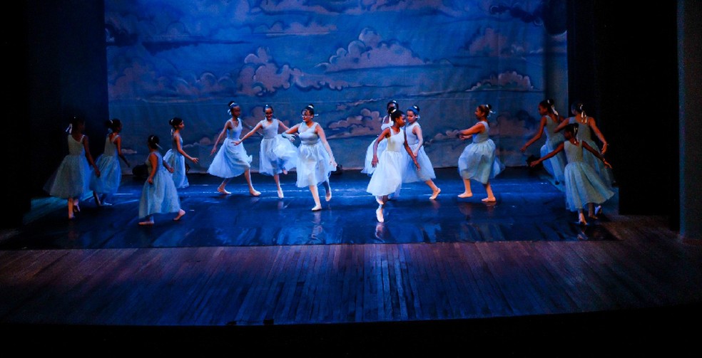 Espetáculo de ballet conta a história de um viajante que realiza seus sonhos e desejos ao longo de sua jornada. — Foto: Prefeitura de Juiz de Fora
