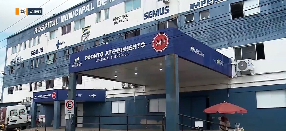 Servidores da limpeza que prestam serviços ao Hospital Municipal de Imperatriz iniciaram greve. — Foto: Reprodução/Tv Mirante