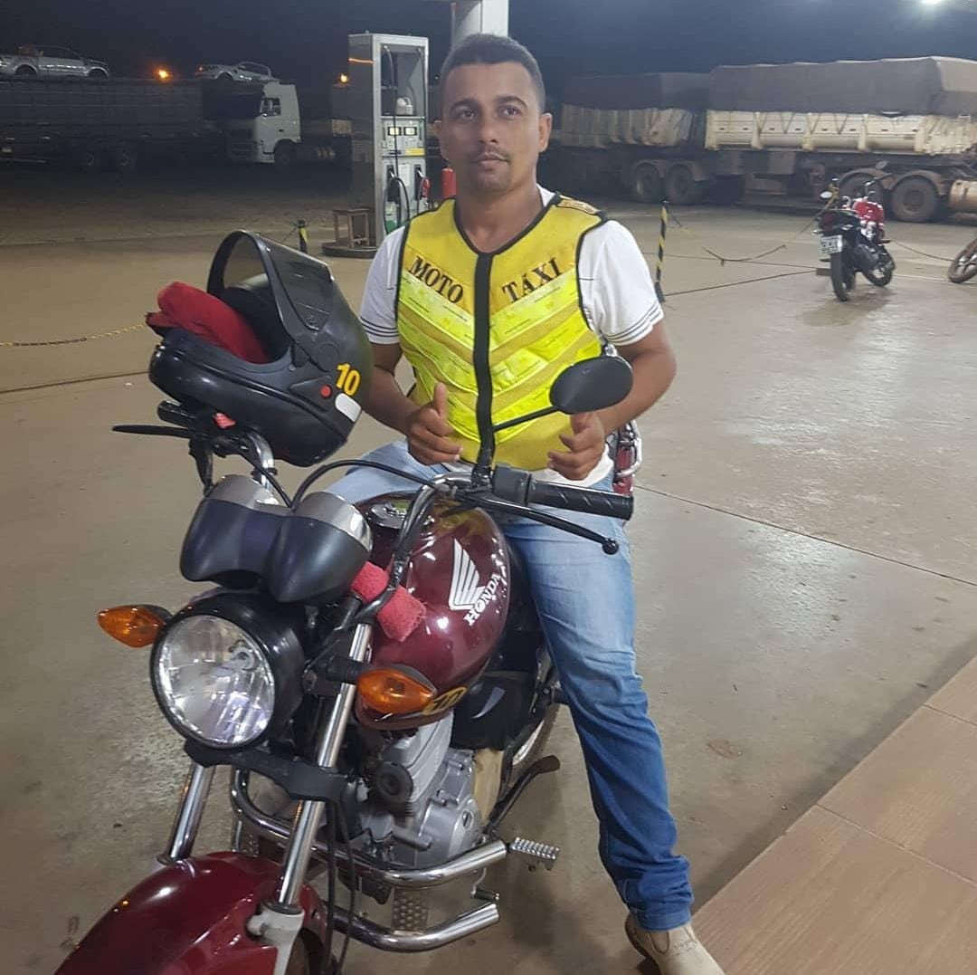 Familiares e mototaxistas fazem cortejo à vítima de acidente na ponte:  'Pessoa que todos gostavam', diz irmã