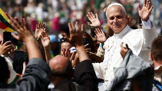 Papa reúne 1 milhão de jovens em Roma e faz apelo por paz na Ucrânia e em Gaza - Missa encerrou “Jubileu dos Jovens”, evento que reuniu católicos de todo o mundo. Papa pediu diálogo em vez de armas e incentivou jovens a buscar a santidade e a transformar o planeta com fé e entusiasmo.