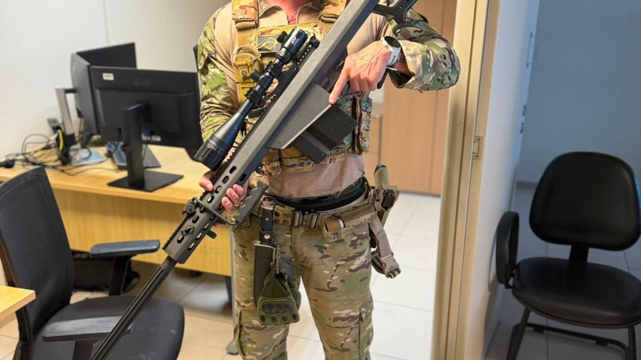 Fuzil capaz de derrubar helicóptero é apreendido em operação que investiga tráfico com aviões adulterados no AM