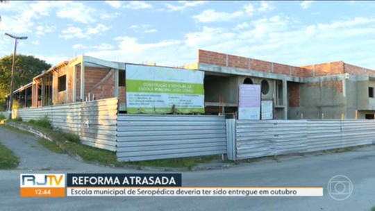 Entrega de reforma em escola de Seropédica, na Baixada Fluminense, está atrasada há 8 meses - Programa: RJ1 