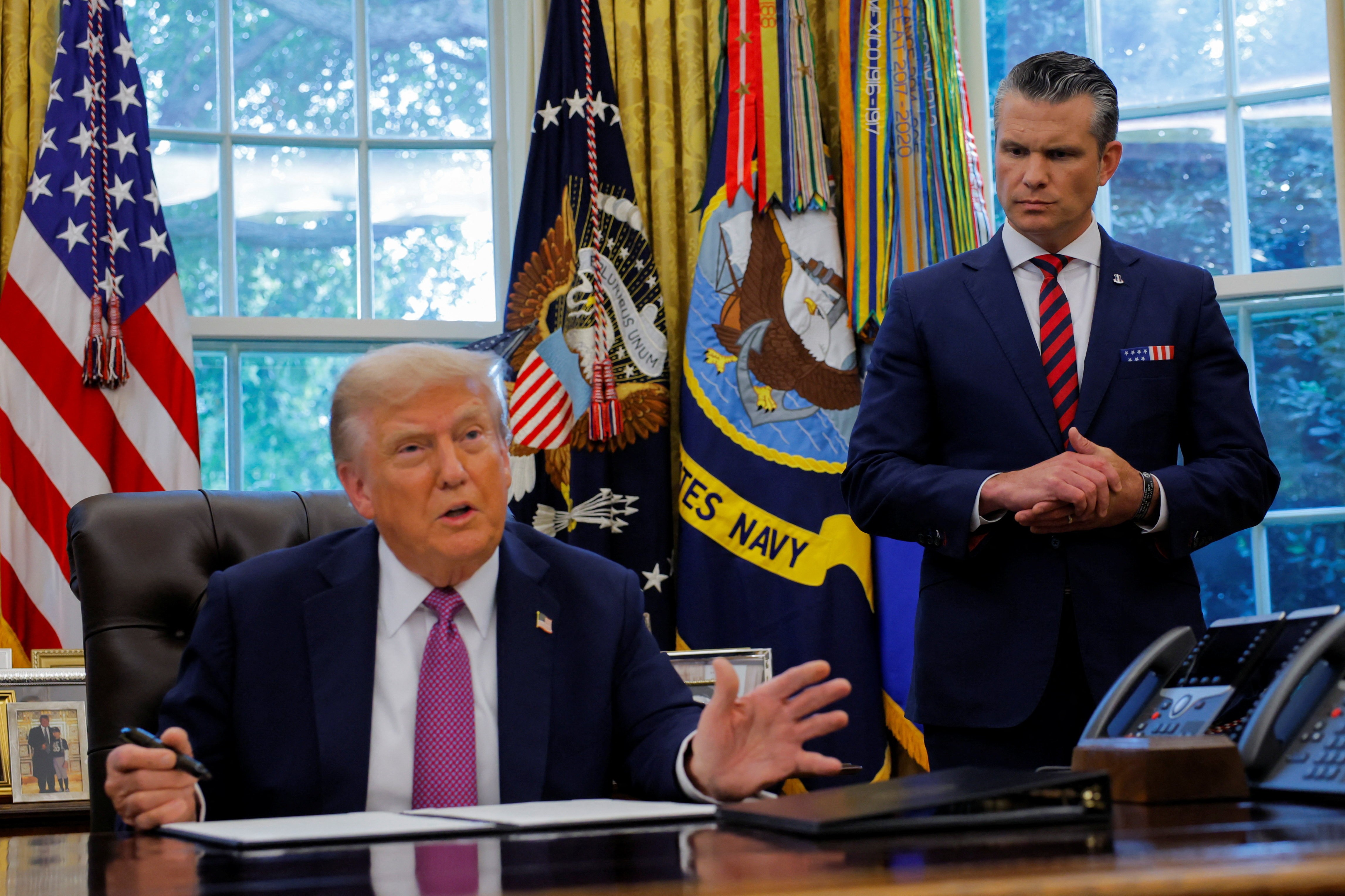 Trump assina ordem para mudar nome do Pentágono para 'Departamento de Guerra'