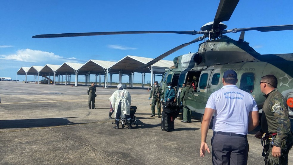 Resgate de paciente filipino — Foto: Divulgação/Marinha do Brasil