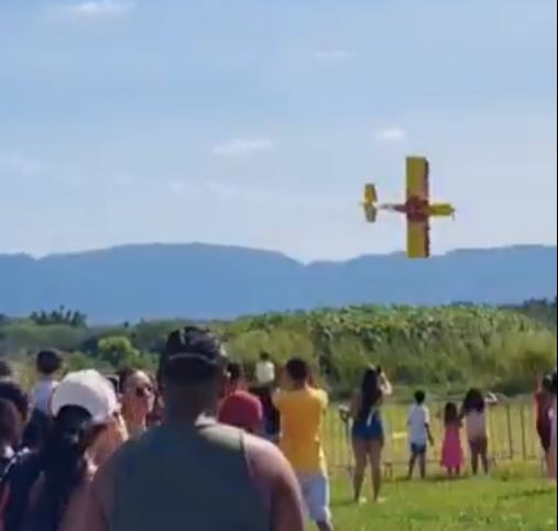 Avião faz pouso de emergência durante evento no Museu Aeroespacial no Rio