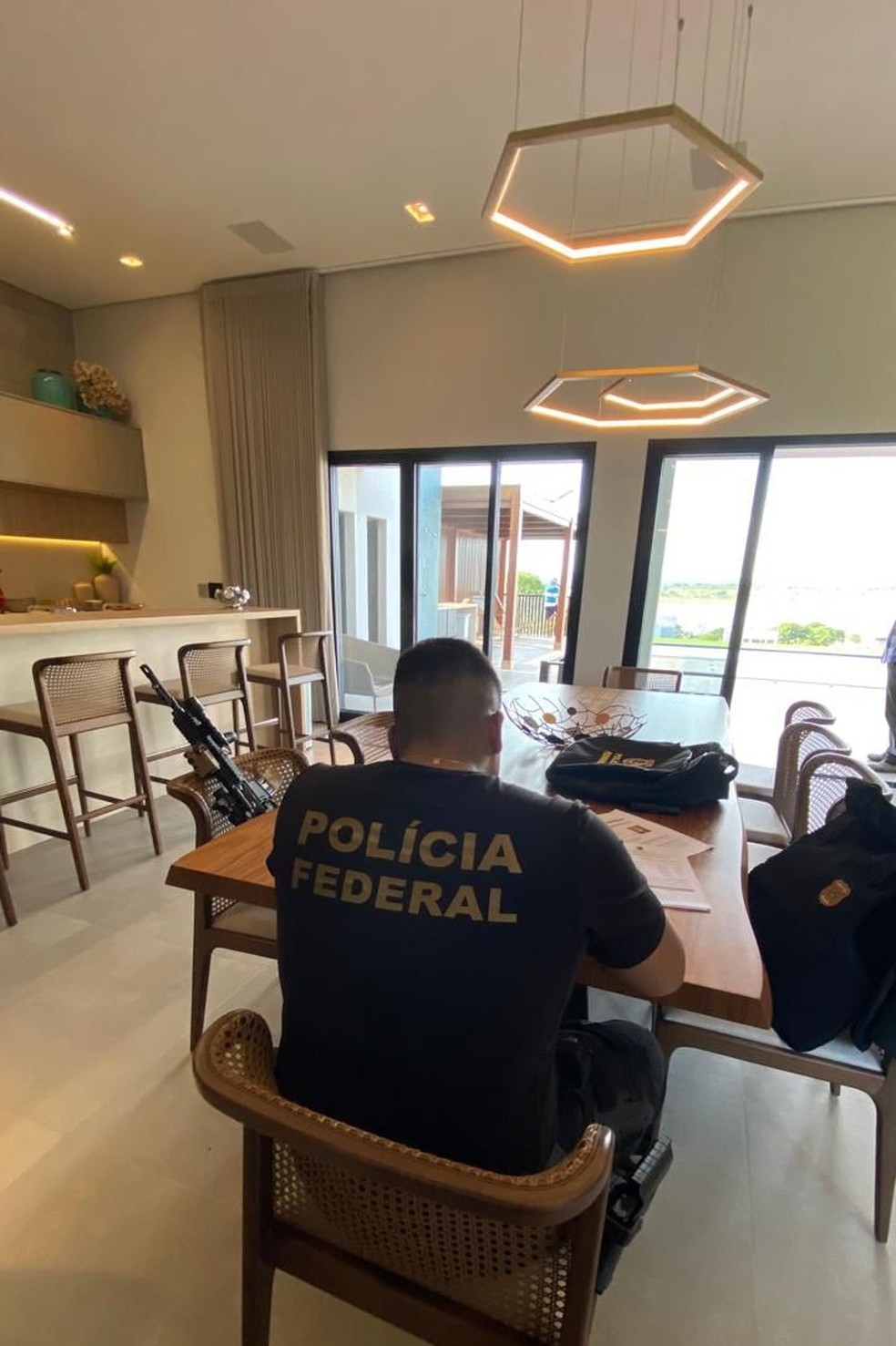 suspeita de falsidade ideológica, estelionato, lavagem de dinheiro e organização criminosa, durante a gestão de 2019-2023 — Foto: Polícia Federal