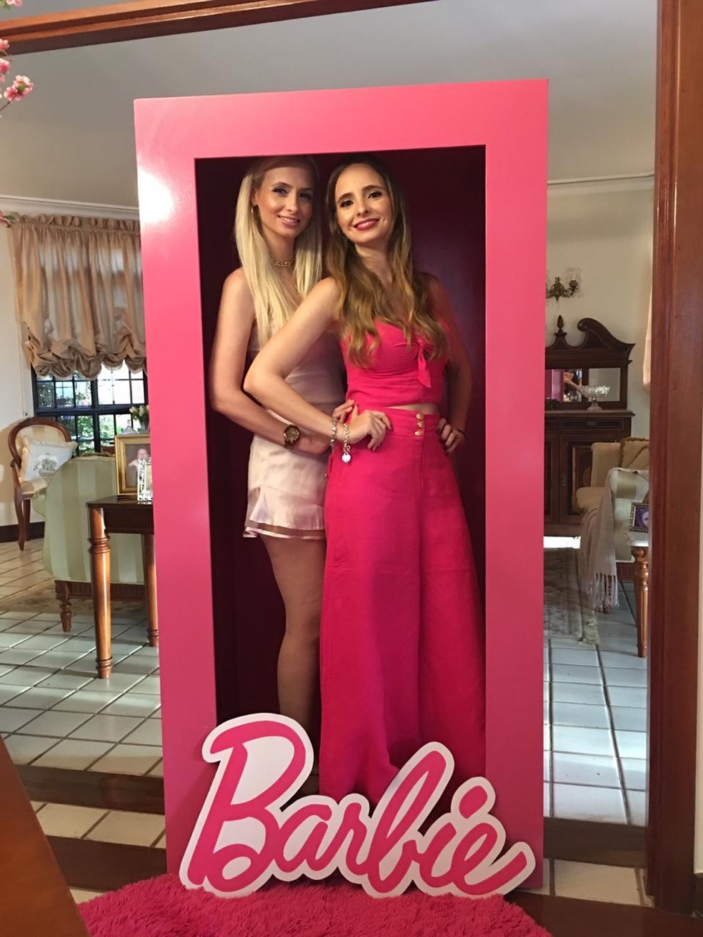 Irmãs comemoram aniversário como 'Barbies' em MS com direito a caixa de  boneca: 'A gente pode ser o que quiser', Mato Grosso do Sul