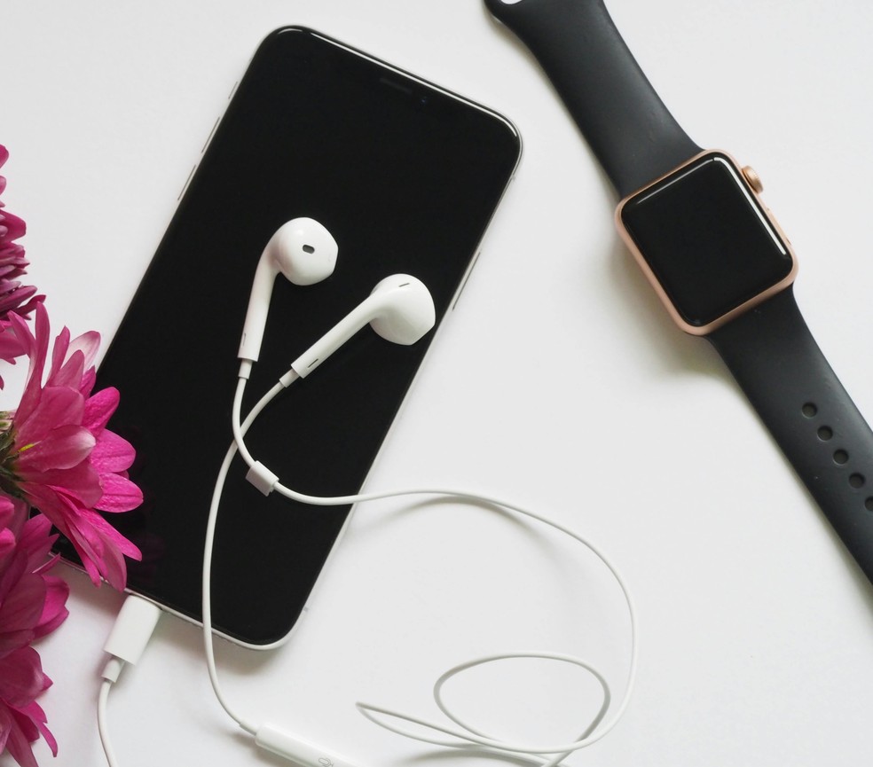 Uso prolongado de fones de ouvido com volume superior a 50% danifica células auditivas. | Foto: Pexels