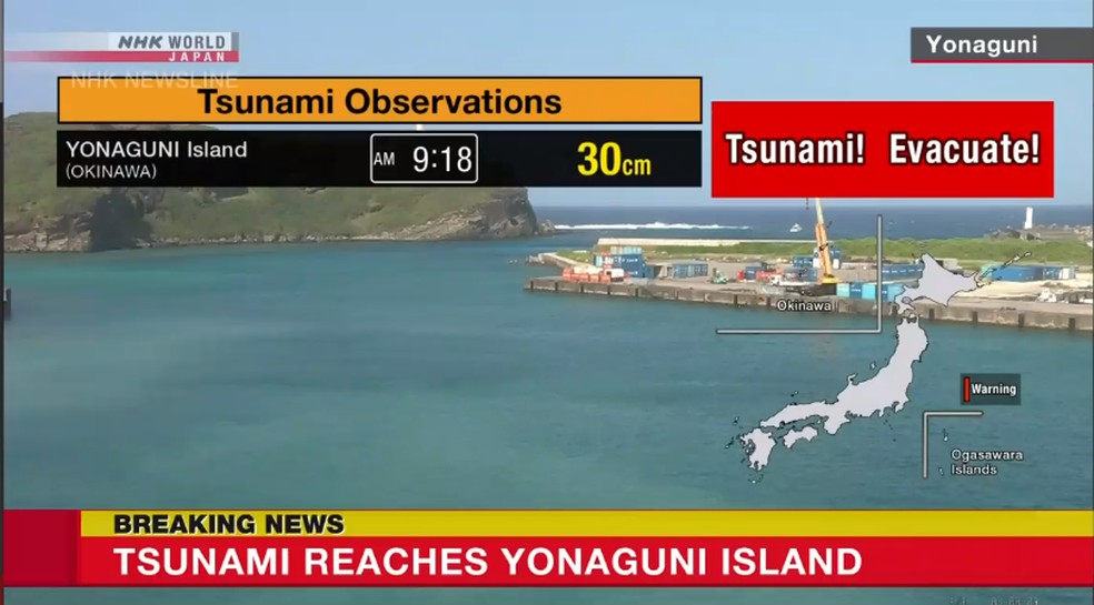 Emisora japonesa en transmisión de emergencia tras alerta de tsunami — Foto: NHK World/Reproducción