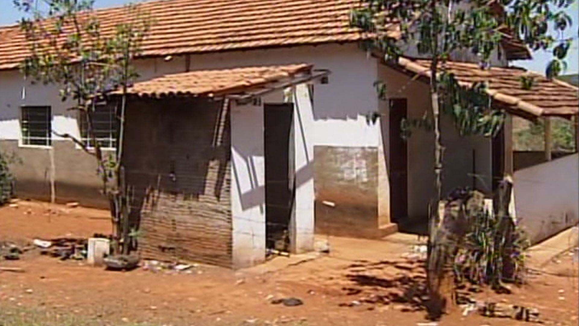 Pai e mãe condenados por morte de bebê, fruto de estupro da filha, são presos após 15 anos foragidos em MG