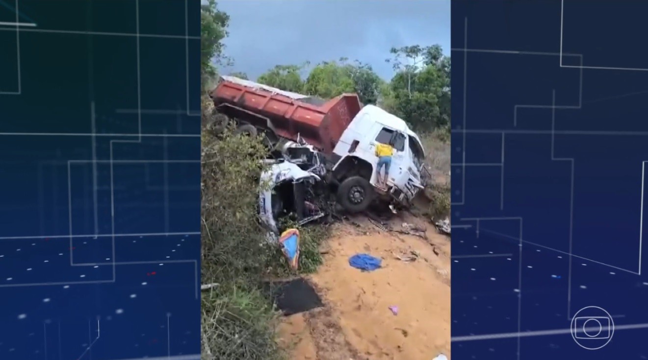 Caminhão atinge carro e quatro pessoas da mesma família morrem em Salvador; motorista estava bêbado  