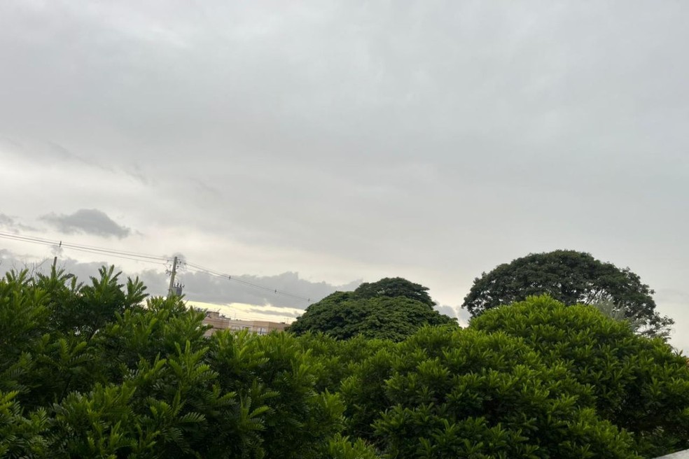 Domingo nublado em Campo Grande (MS). — Foto: Débora Ricalde