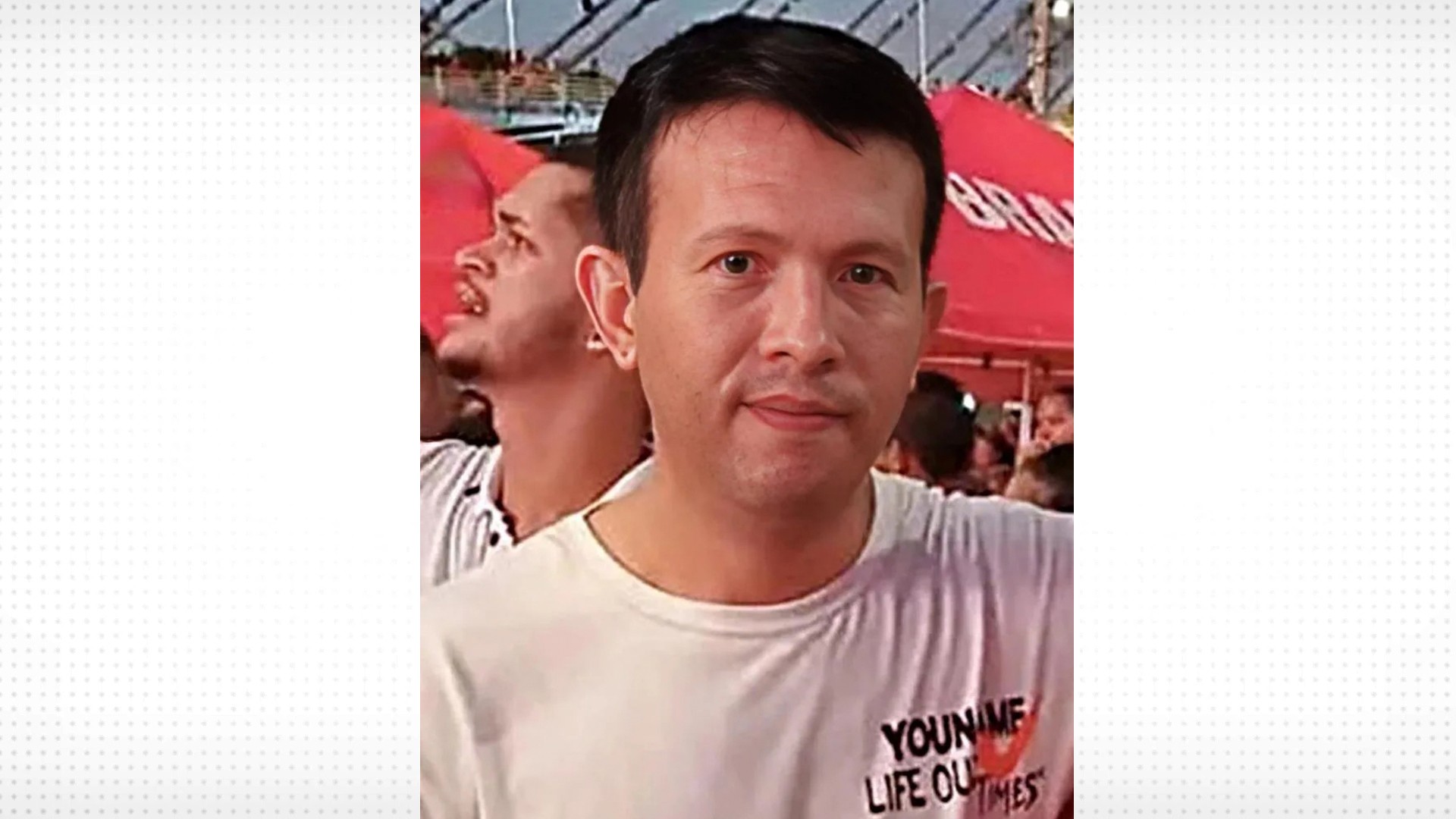 Suspeito de matar mulher na frente do filho durante discussão por pagamento de conta continua foragido