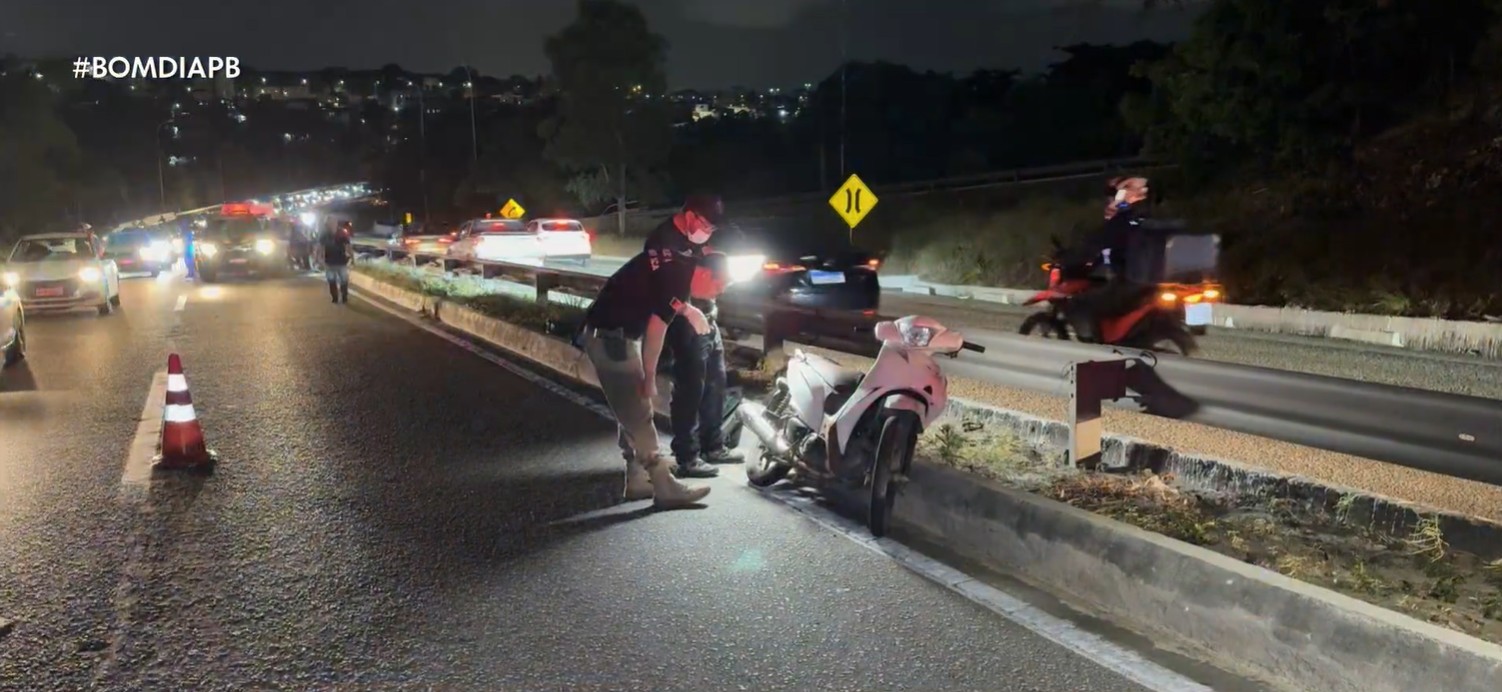Acidente de moto deixa homem morto e duas crianças feridas em João Pessoa