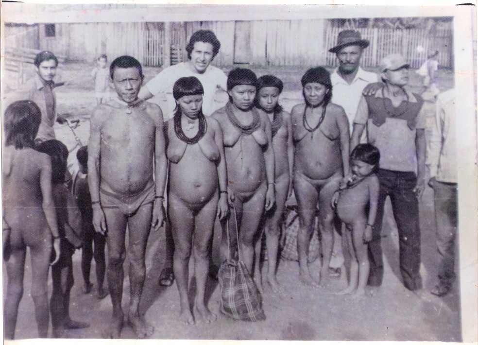 Indígenas da etnia Paeter Surui posam para foto  — Foto: Lauro da Silva/Arquivo Pessoal