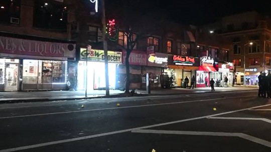 Seis pessoas so baleadas em tiroteio em Nova York antes de vspera de Ano Novo