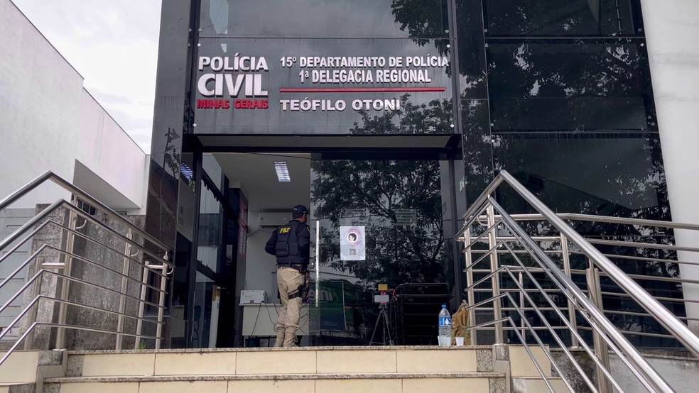 Motorista suspeito de causar acidente na BR-116 se entregou na delegacia de Teófilo Otoni — Foto: Inter TV