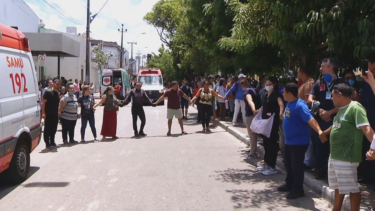 Shopping vira UTI improvisada em resgate de bebês após incêndio em maternidade de Fortaleza