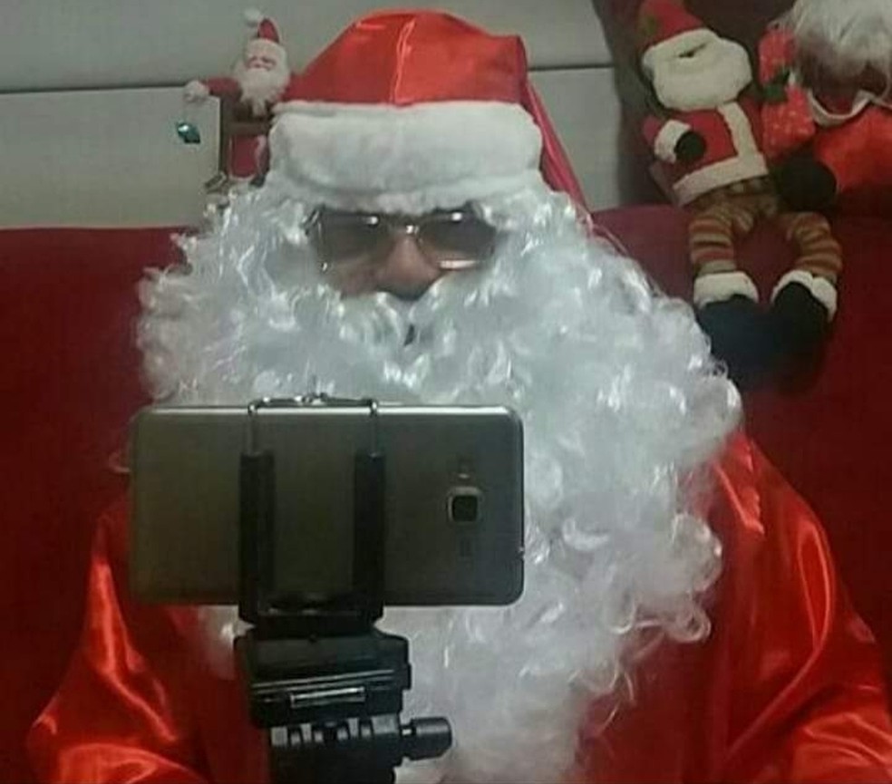 Por WhatsApp, Papai Noel pede para crianças se comportarem na